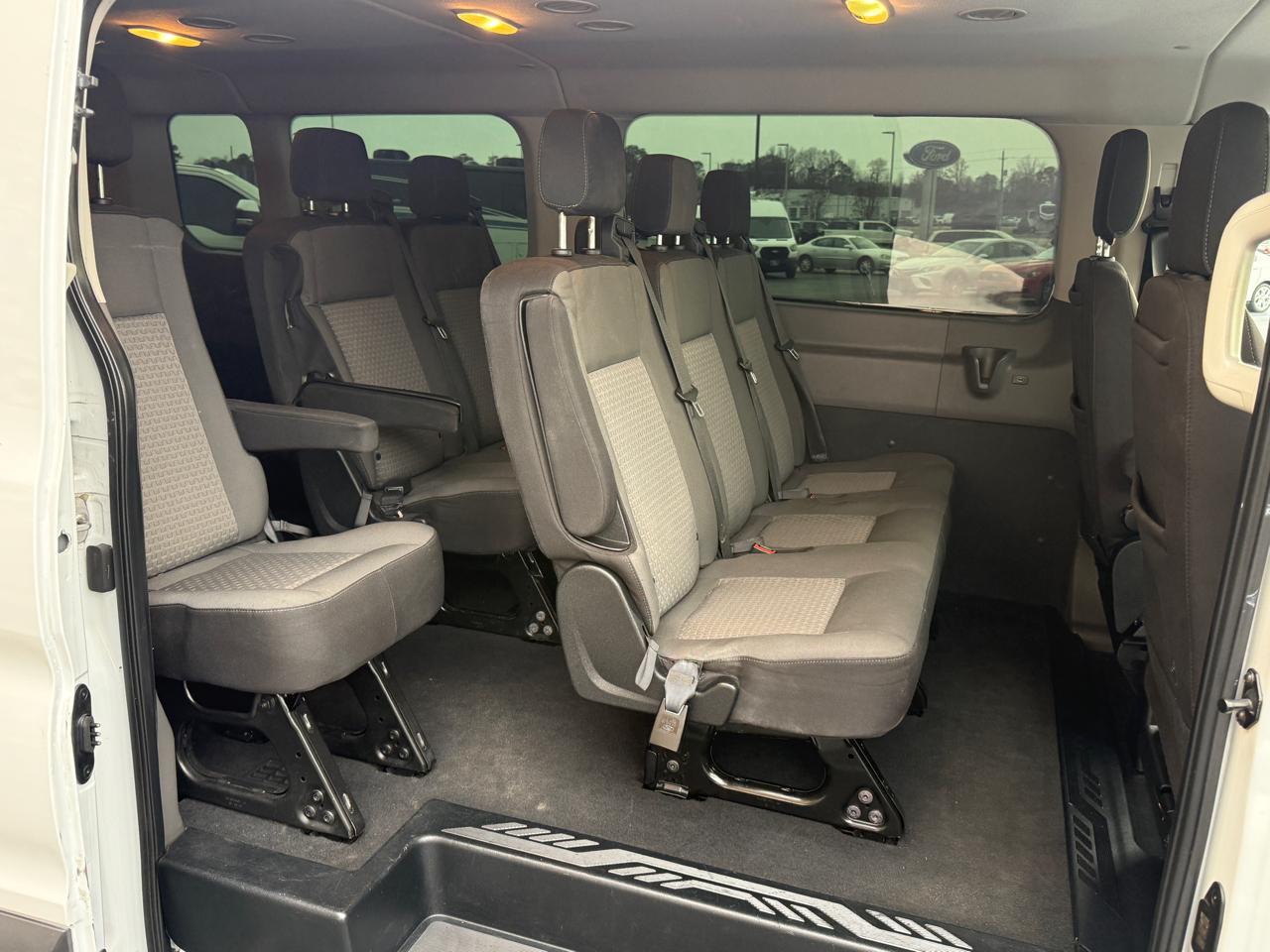 Ford Transit 350 Wagon Low Roof XL w/Sliding Pass. 148-in. WB 2020