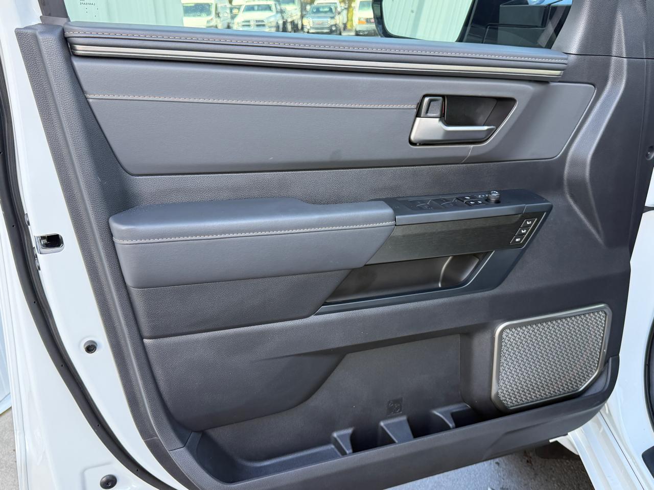 Toyota Sequoia Capstone 4WD (Natl) 2026