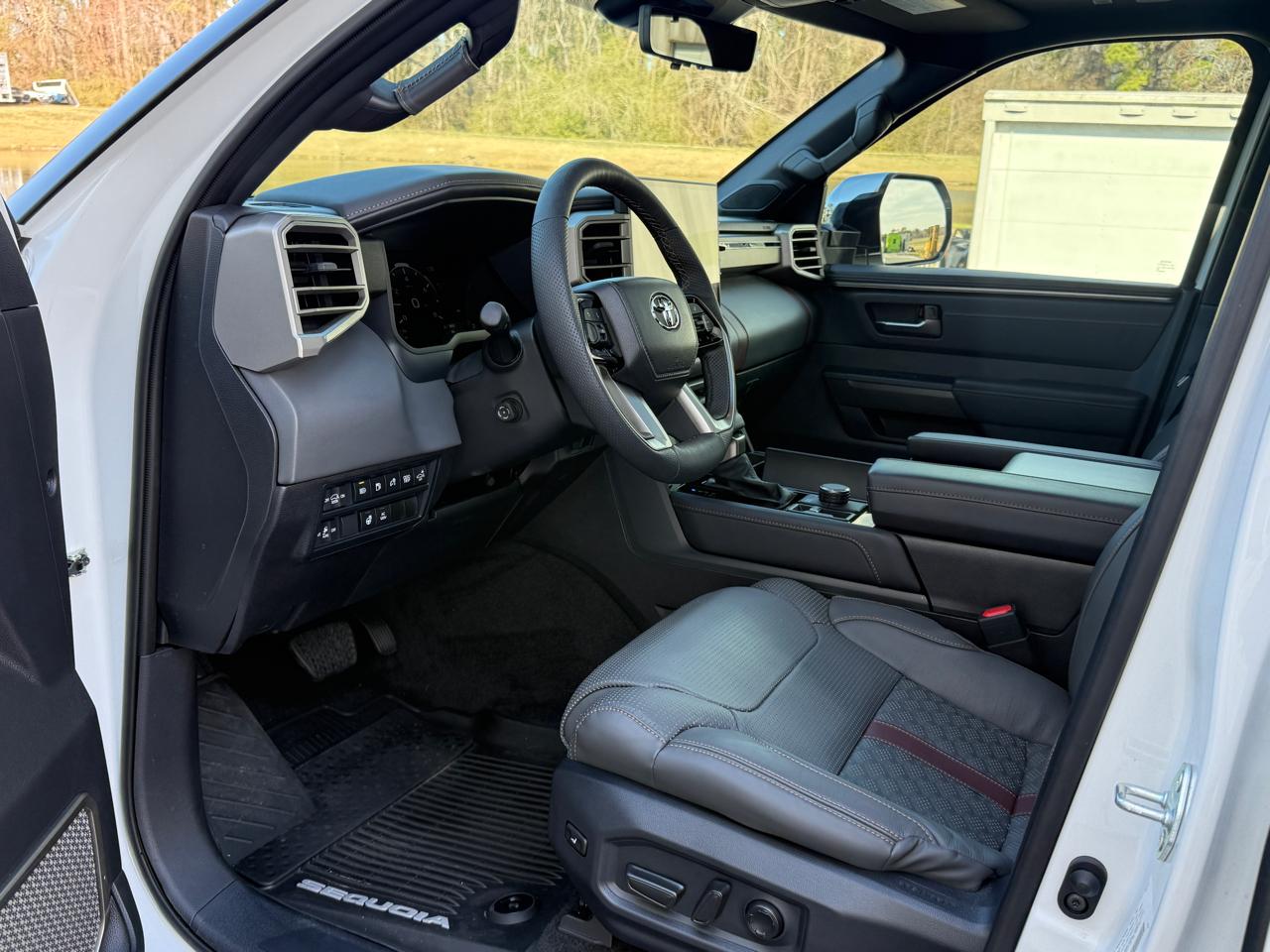 Toyota Sequoia Capstone 4WD (Natl) 2026