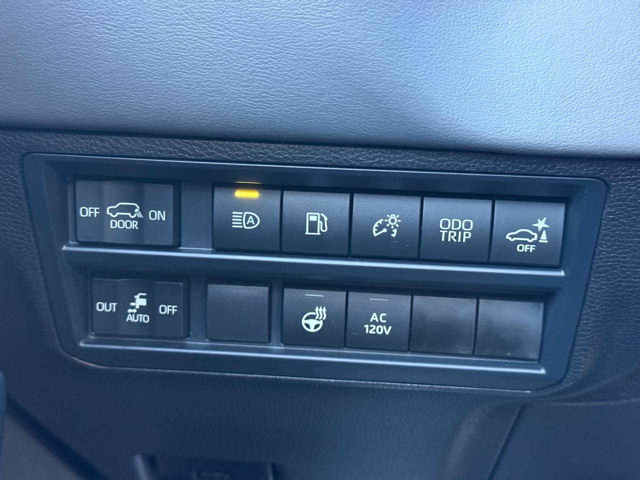 Toyota Sequoia Capstone 4WD (Natl) 2026