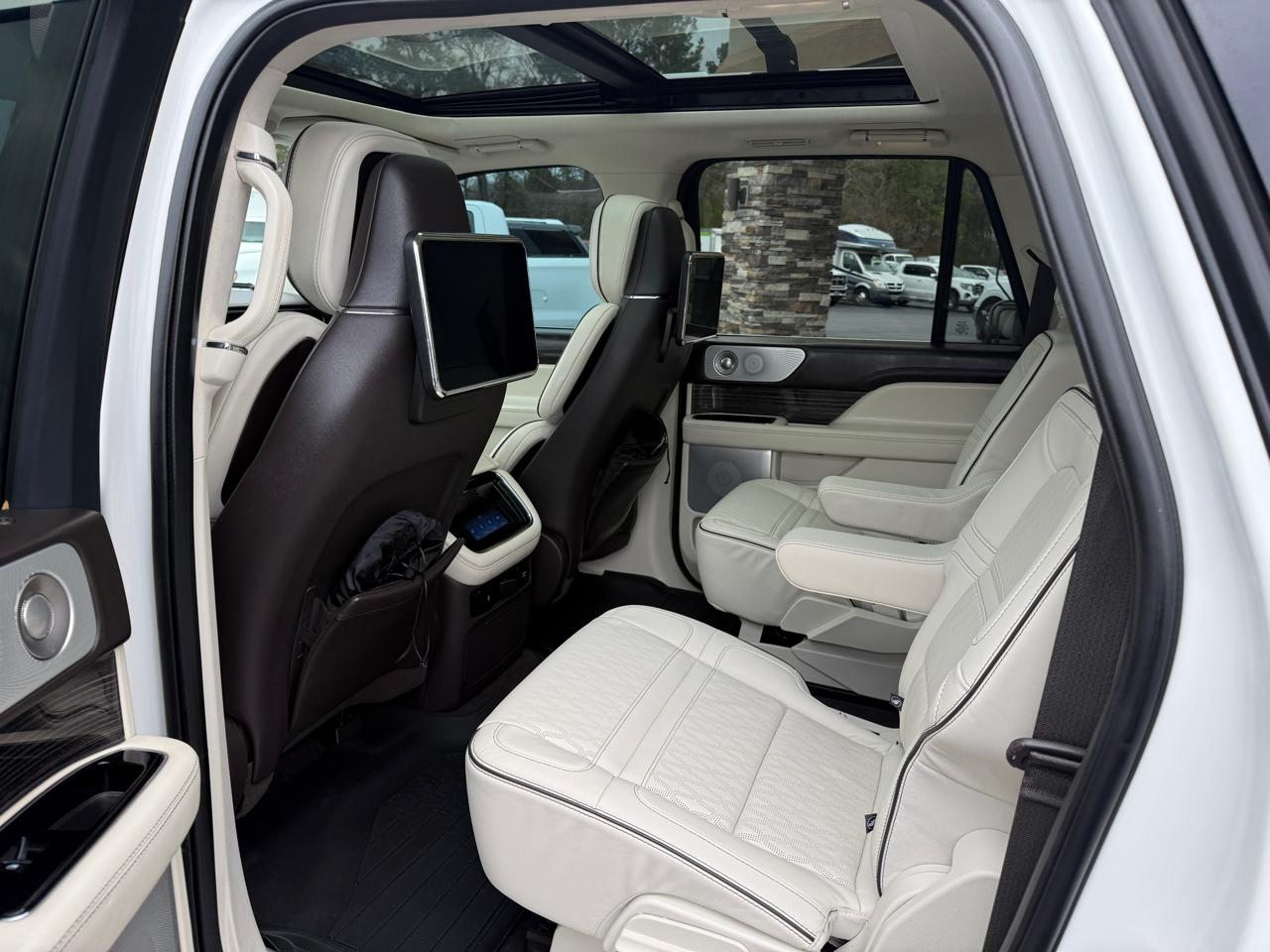 Lincoln Navigator L Black Label 4WD 2023
