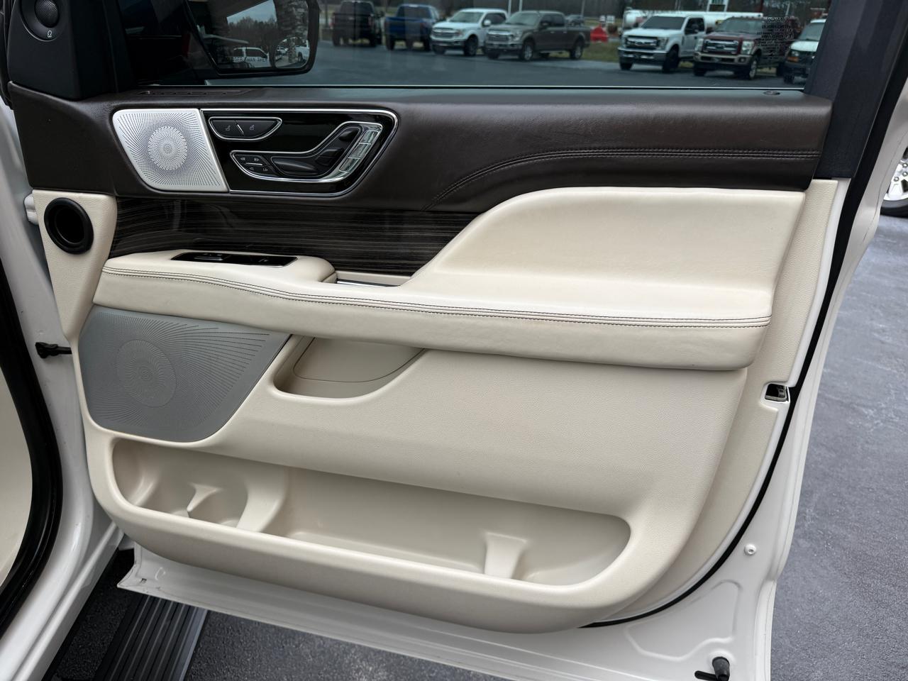 Lincoln Navigator L Black Label 4WD 2023