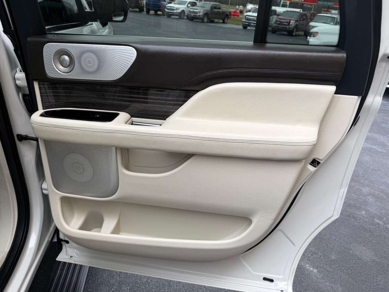 Lincoln Navigator L Black Label 4WD 2023