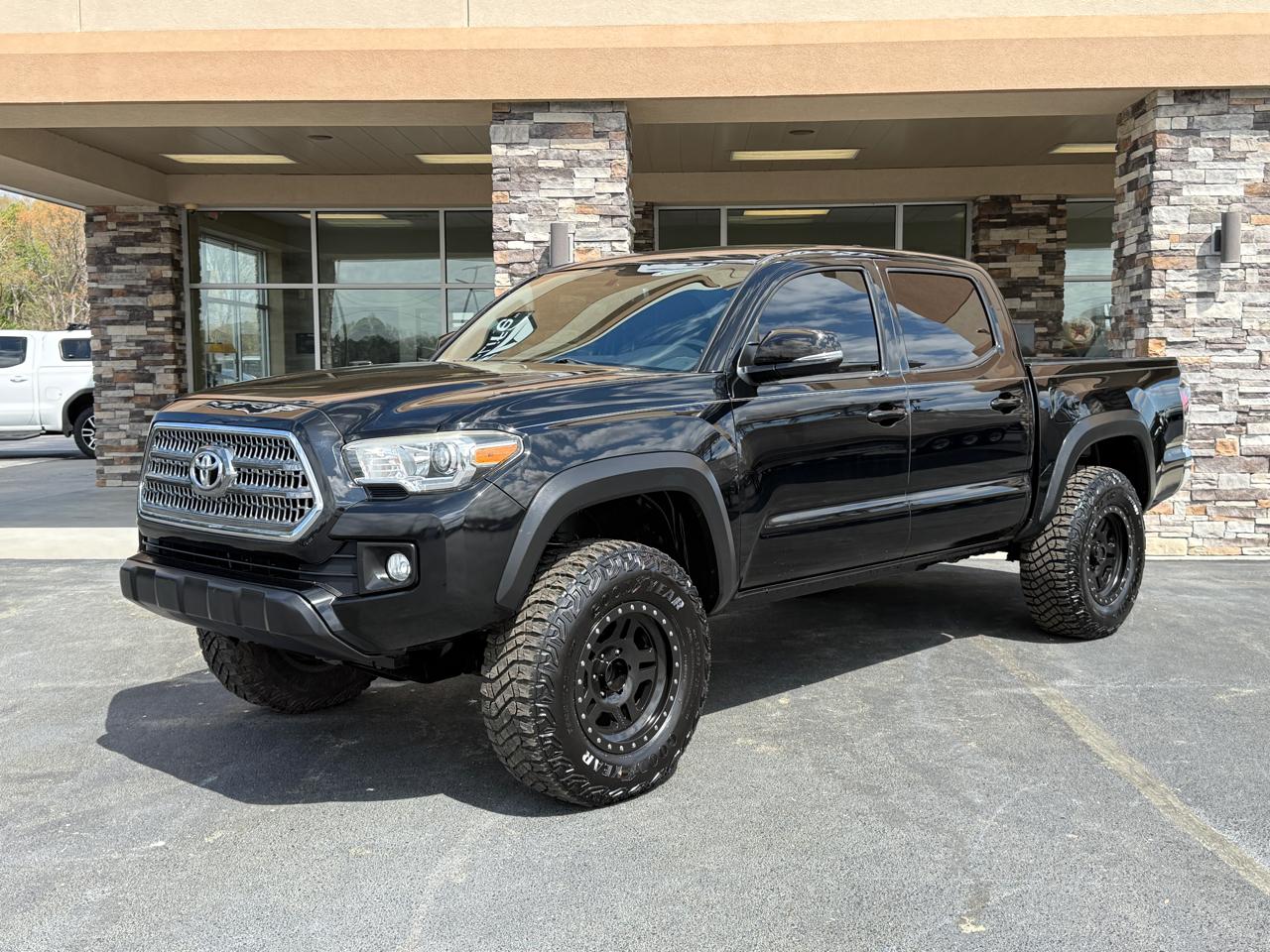 Toyota Tacoma 2WD Double Cab V6 AT TRD Off Road (Natl) 2017