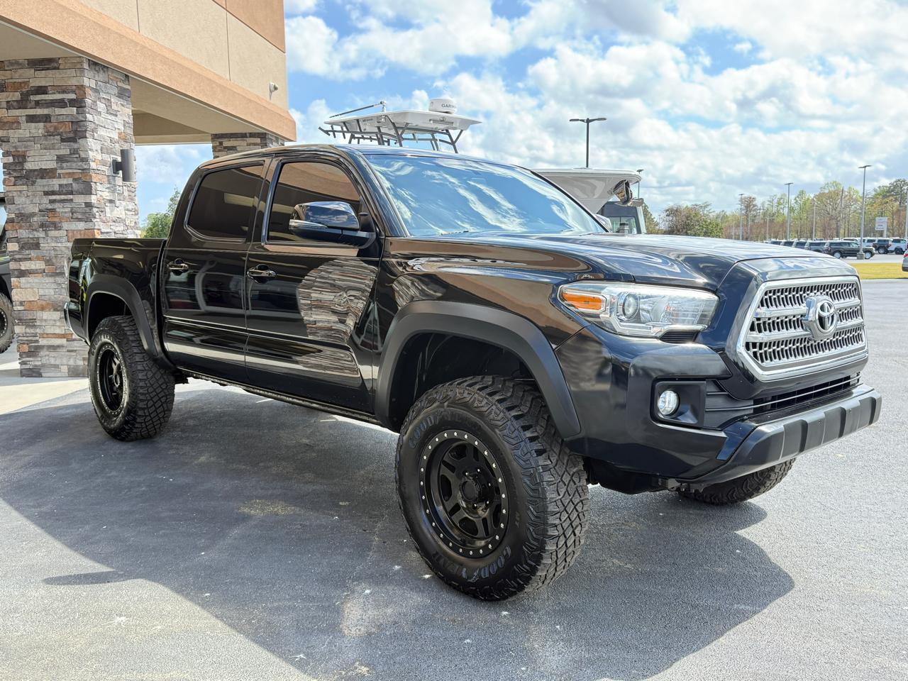 Toyota Tacoma 2WD Double Cab V6 AT TRD Off Road (Natl) 2017
