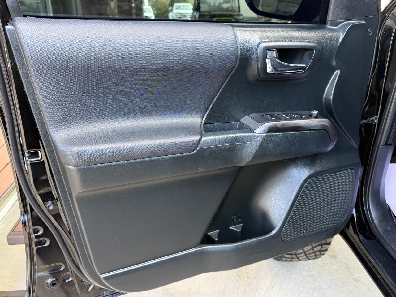 Toyota Tacoma 2WD Double Cab V6 AT TRD Off Road (Natl) 2017