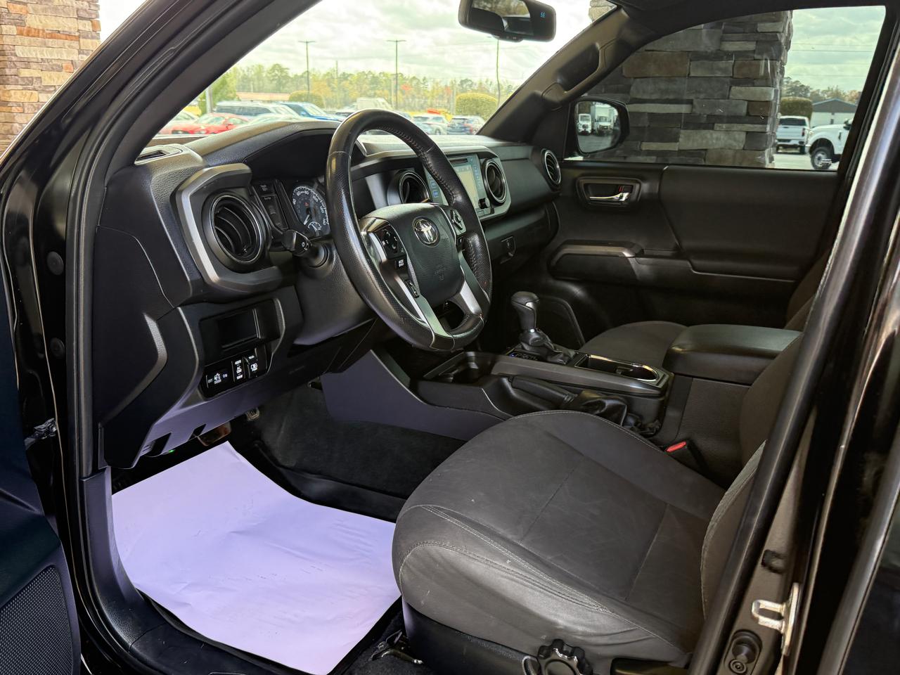 Toyota Tacoma 2WD Double Cab V6 AT TRD Off Road (Natl) 2017