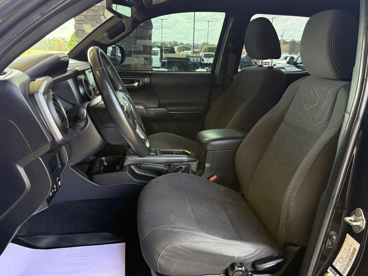 Toyota Tacoma 2WD Double Cab V6 AT TRD Off Road (Natl) 2017