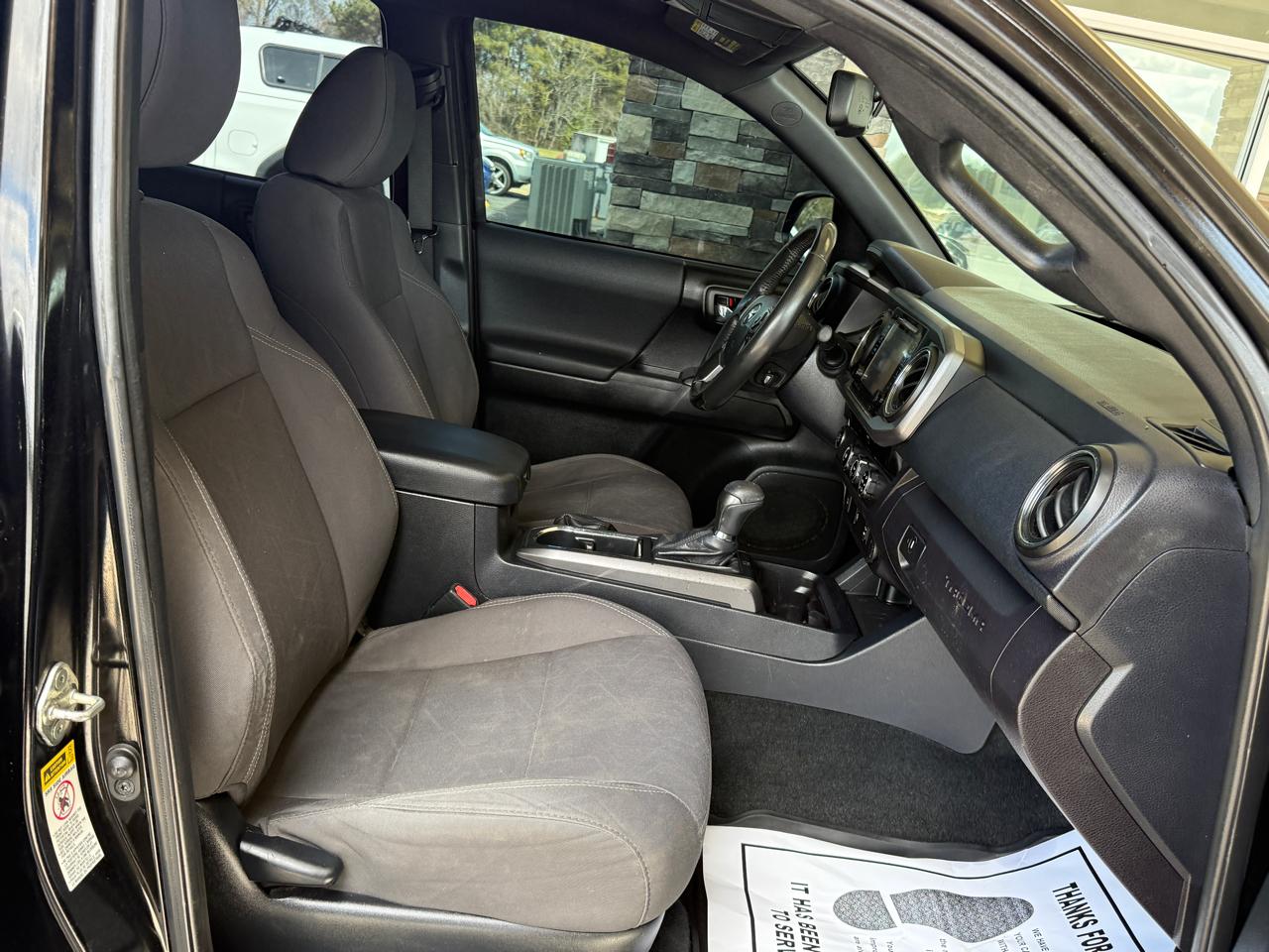 Toyota Tacoma 2WD Double Cab V6 AT TRD Off Road (Natl) 2017