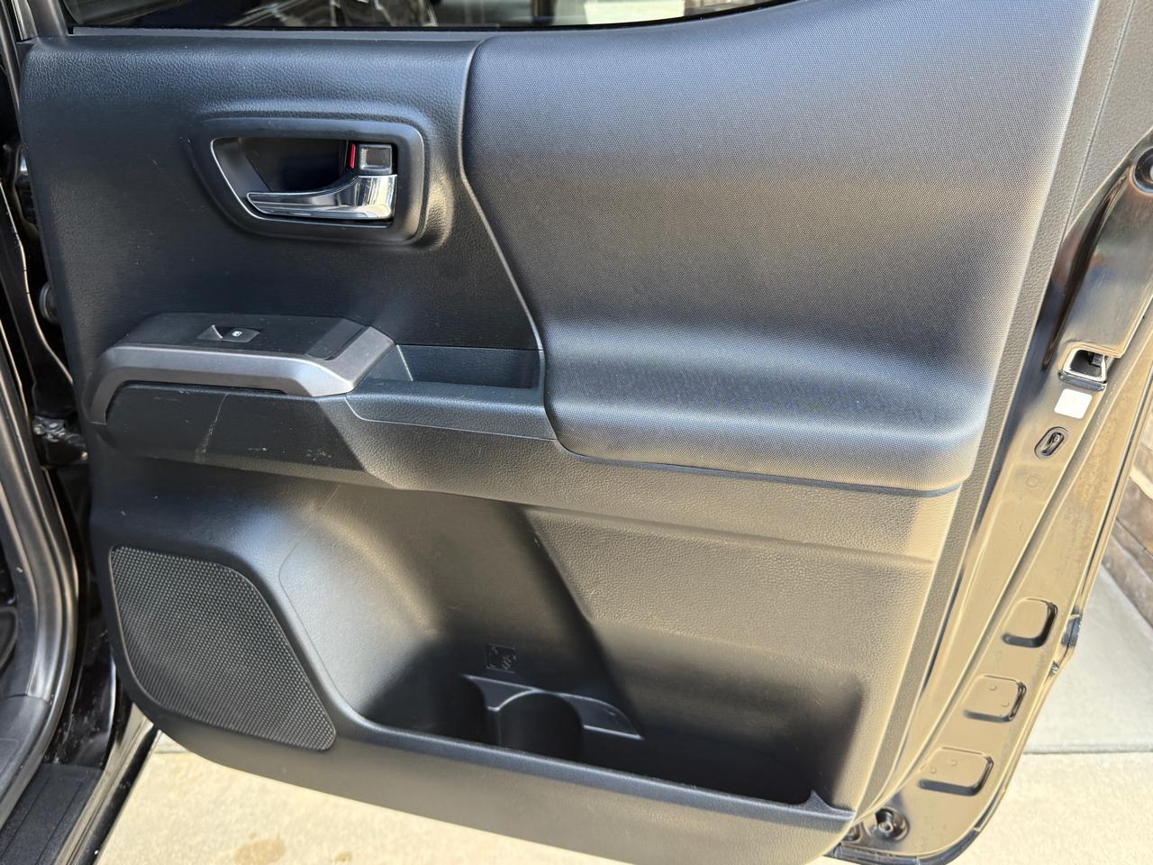 Toyota Tacoma 2WD Double Cab V6 AT TRD Off Road (Natl) 2017