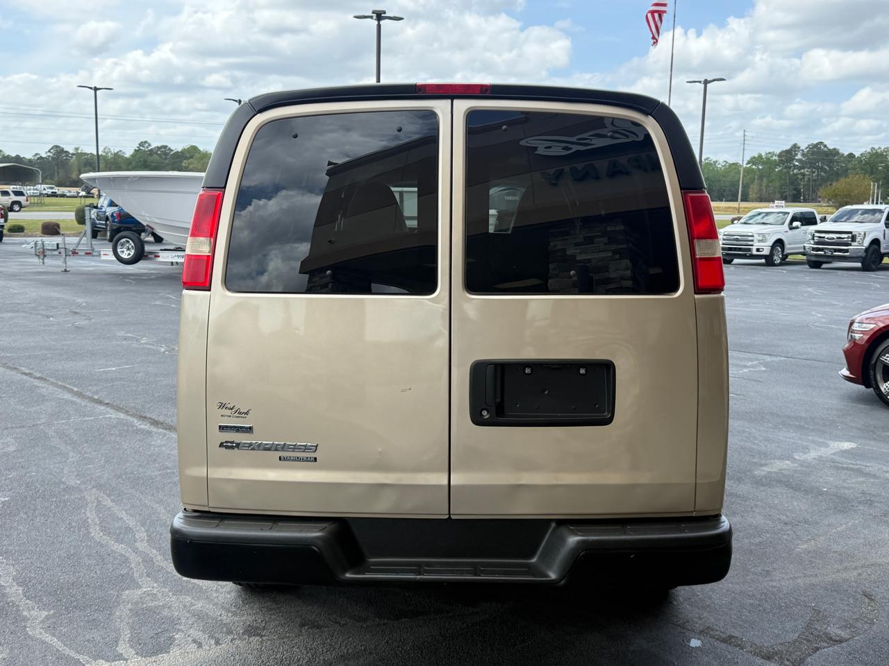 Chevrolet Express LS 2500 2010