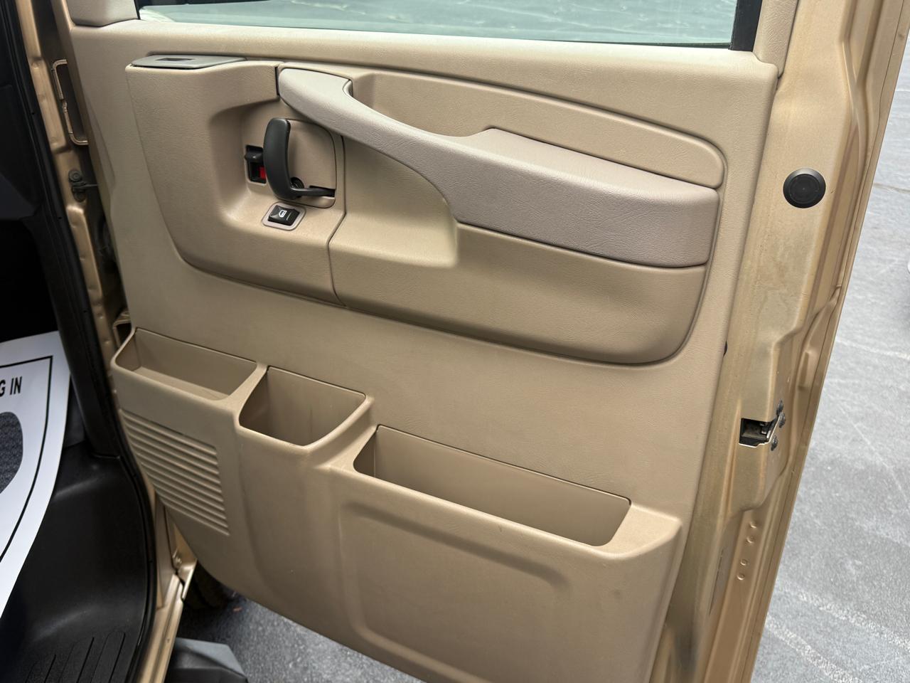 Chevrolet Express LS 2500 2010