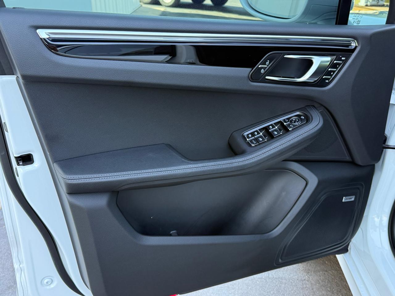 Porsche Macan Base 2025