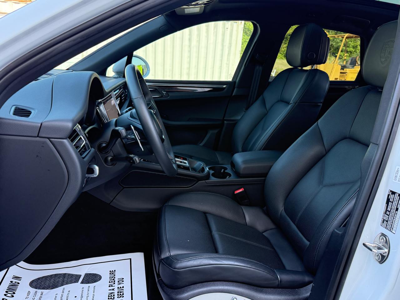 Porsche Macan Base 2025