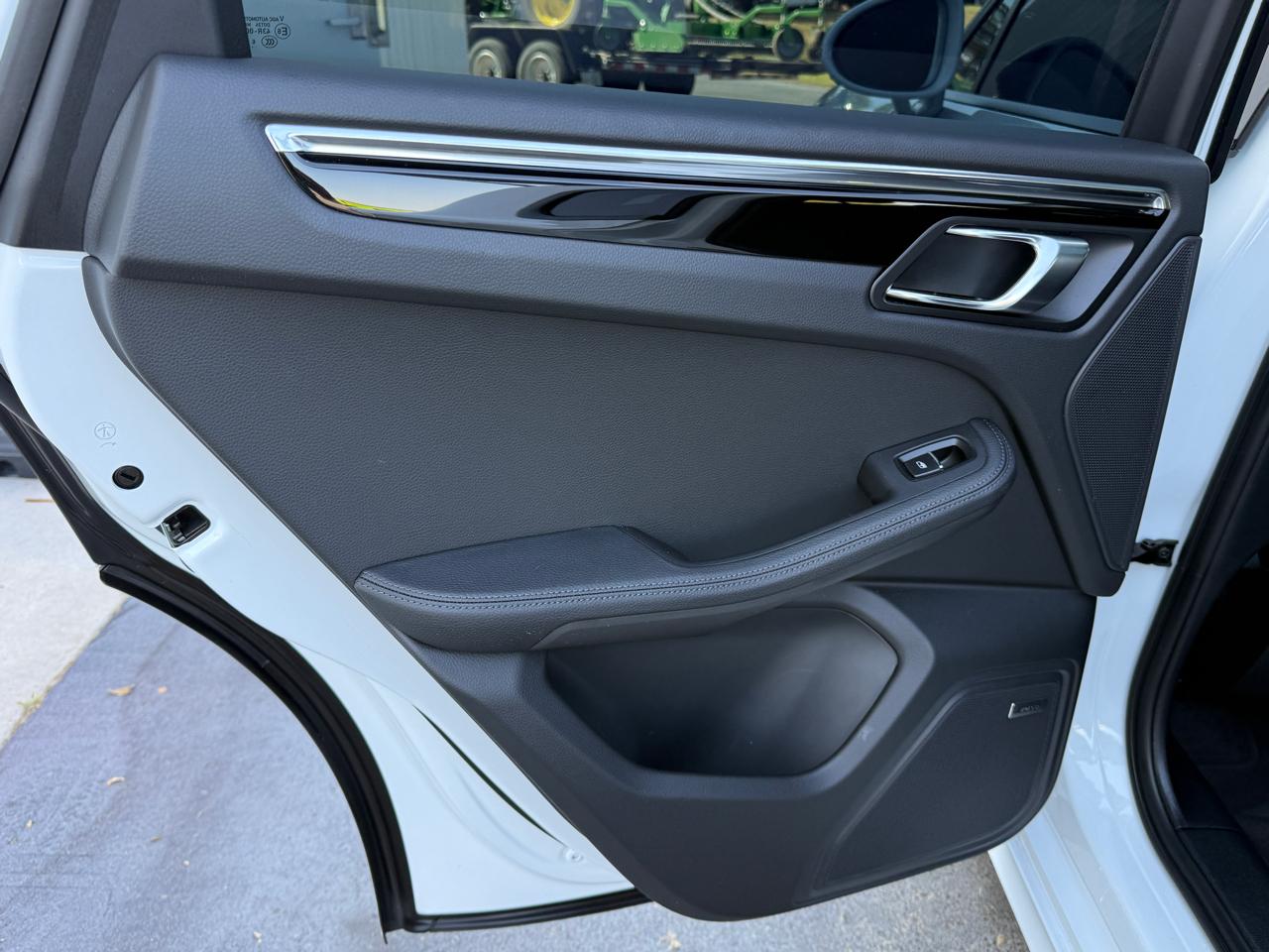 Porsche Macan Base 2025