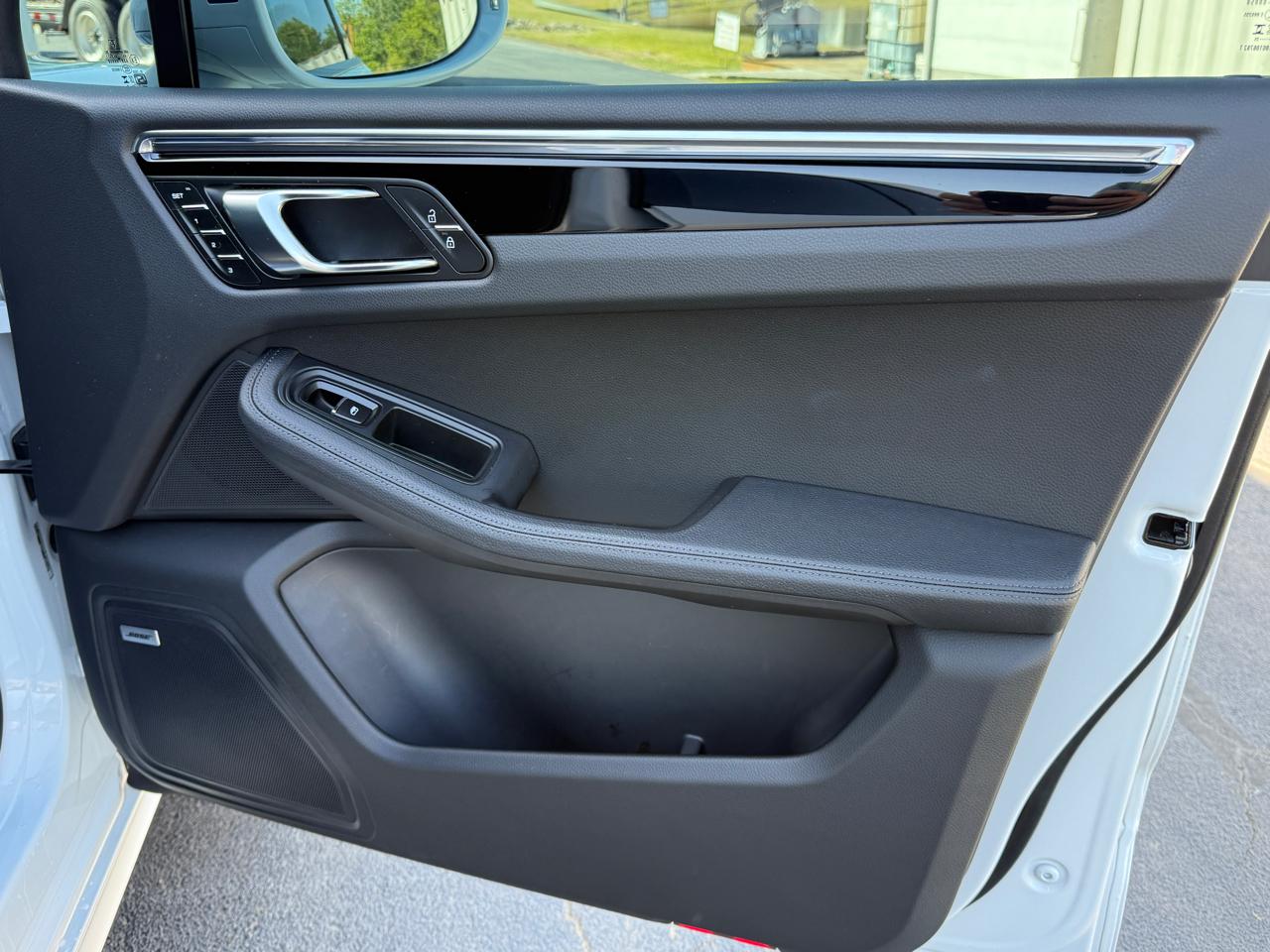 Porsche Macan Base 2025