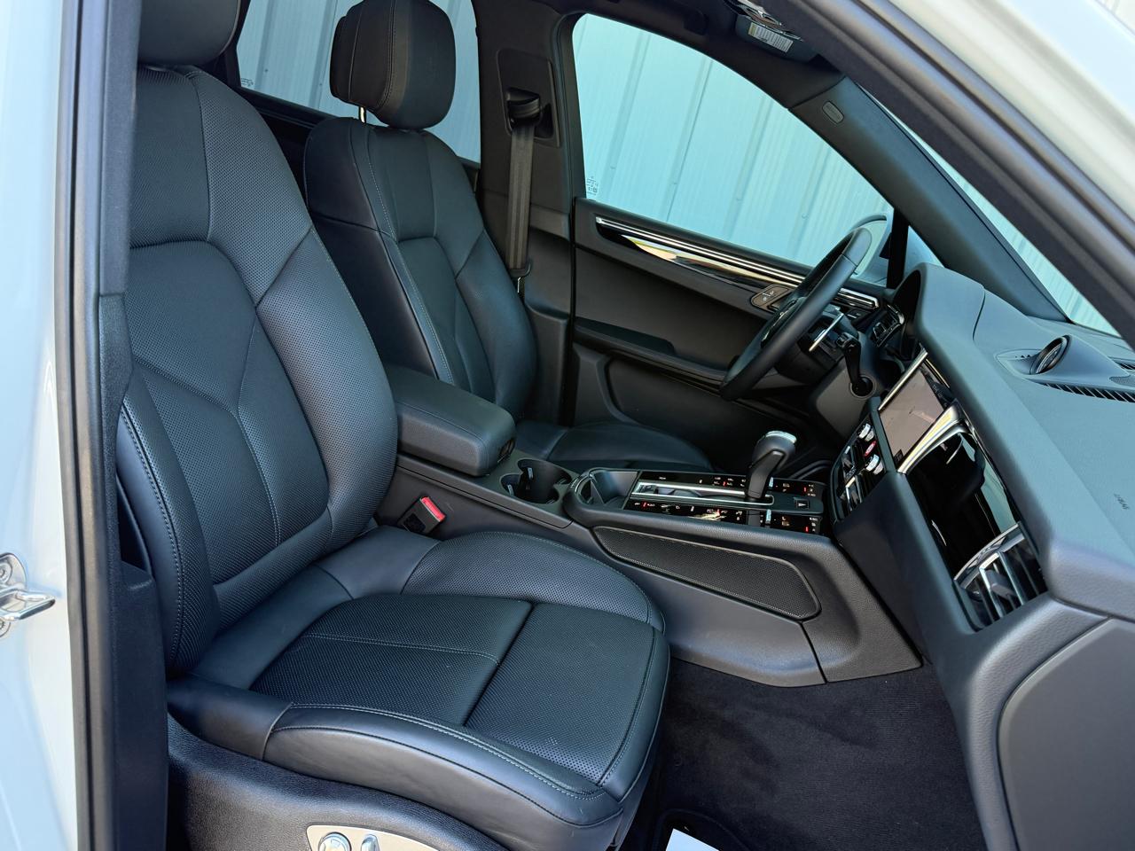 Porsche Macan Base 2025