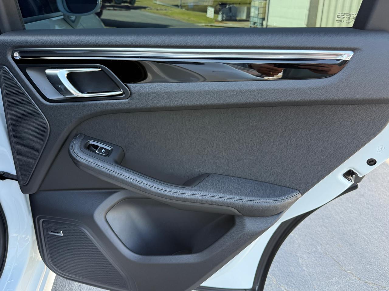 Porsche Macan Base 2025