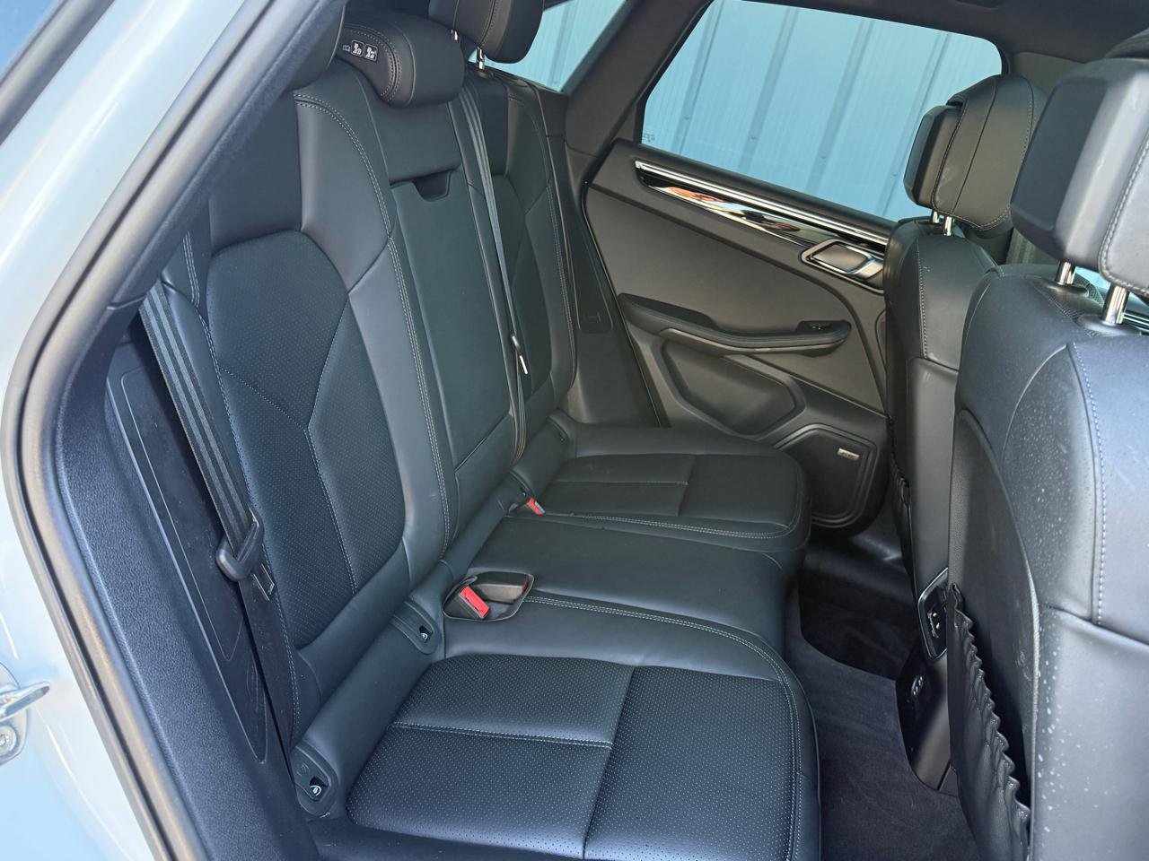 Porsche Macan Base 2025