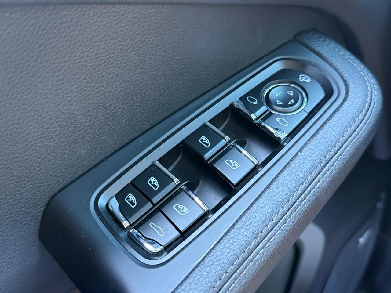 Porsche Macan Base 2025