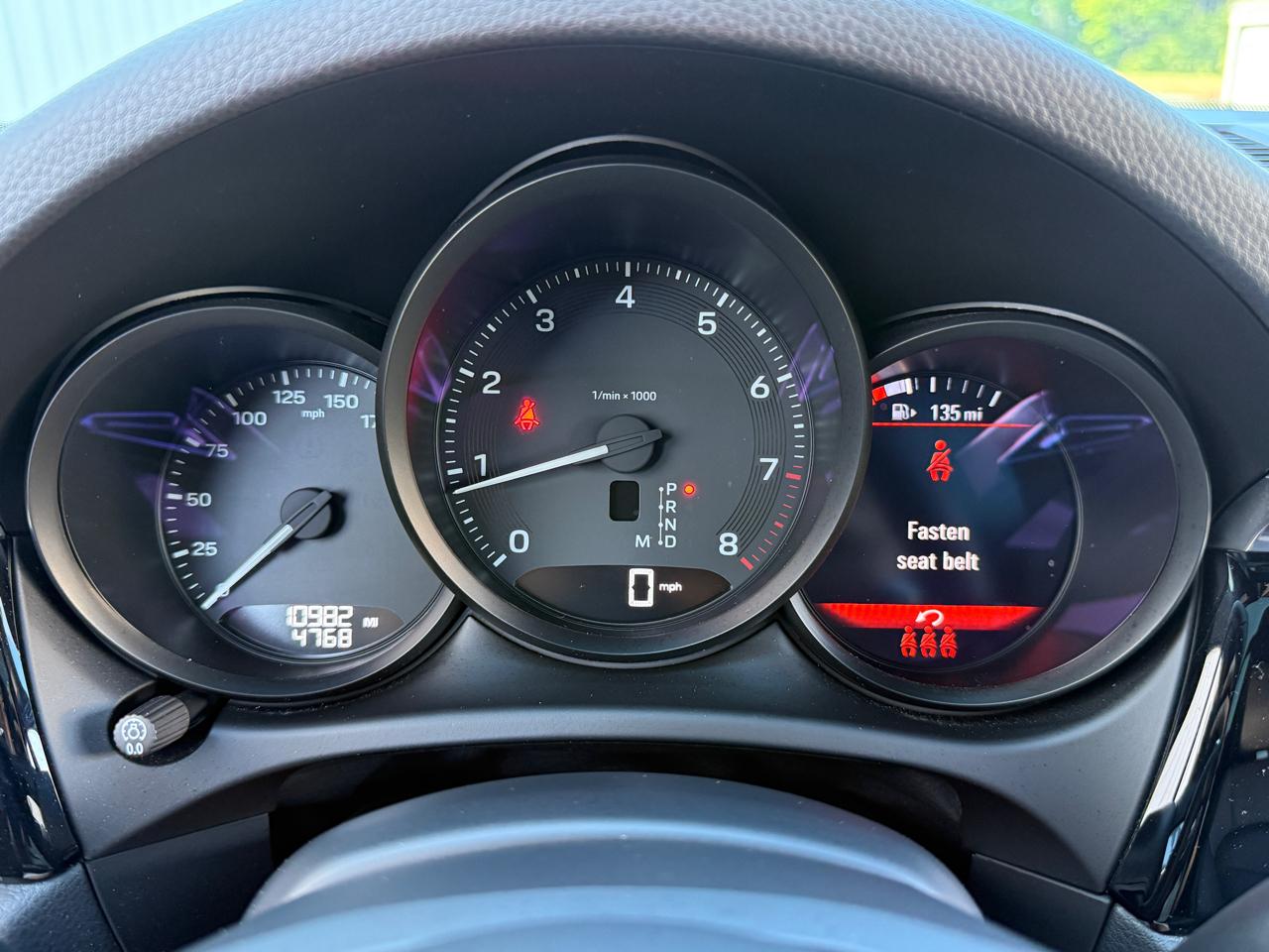 Porsche Macan Base 2025