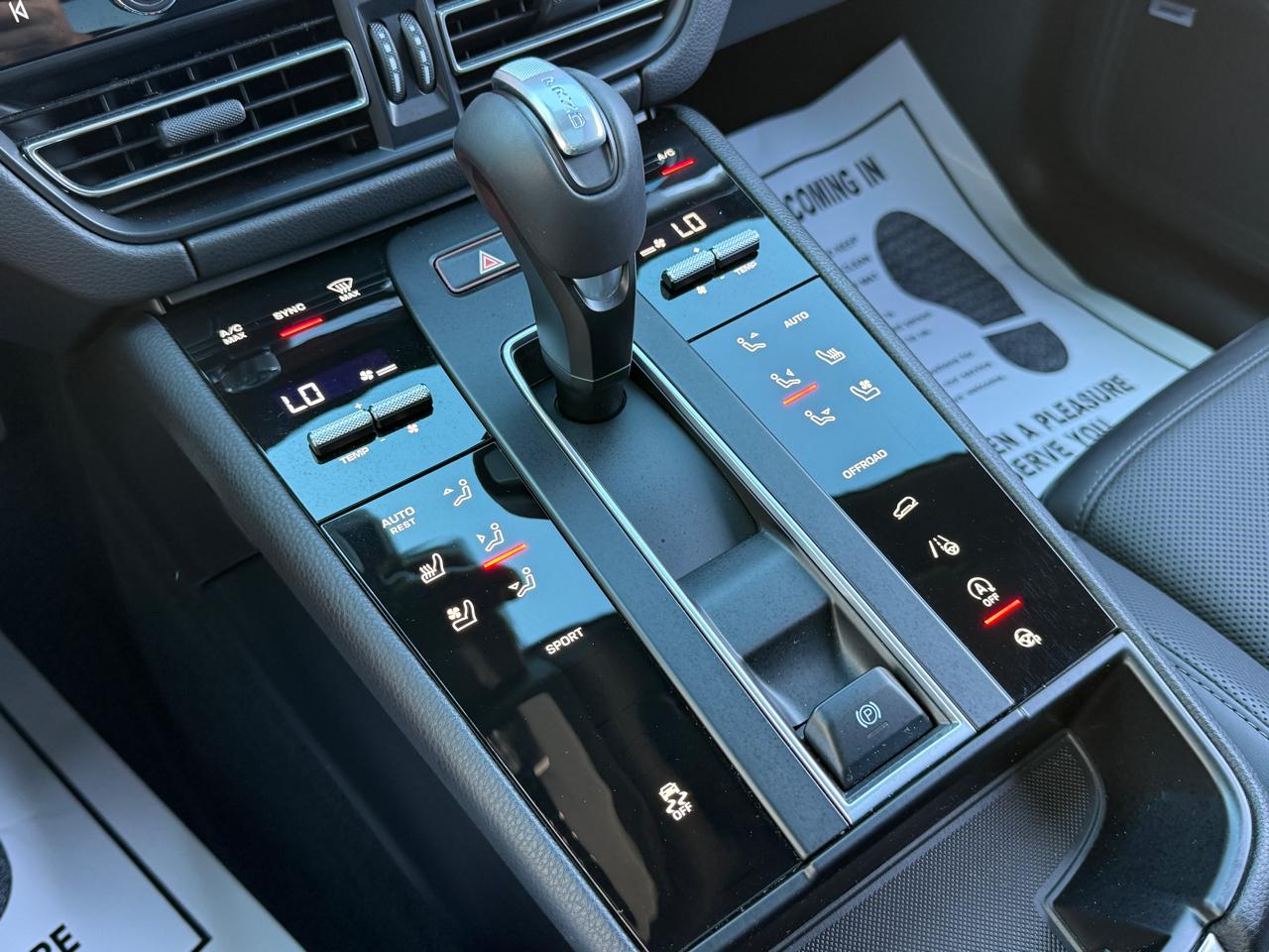 Porsche Macan Base 2025