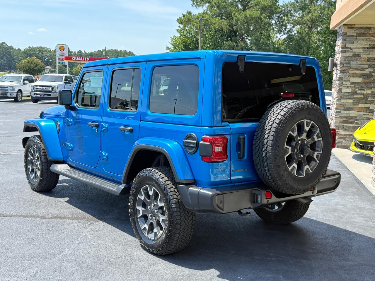 Jeep Wrangler Sahara 2025