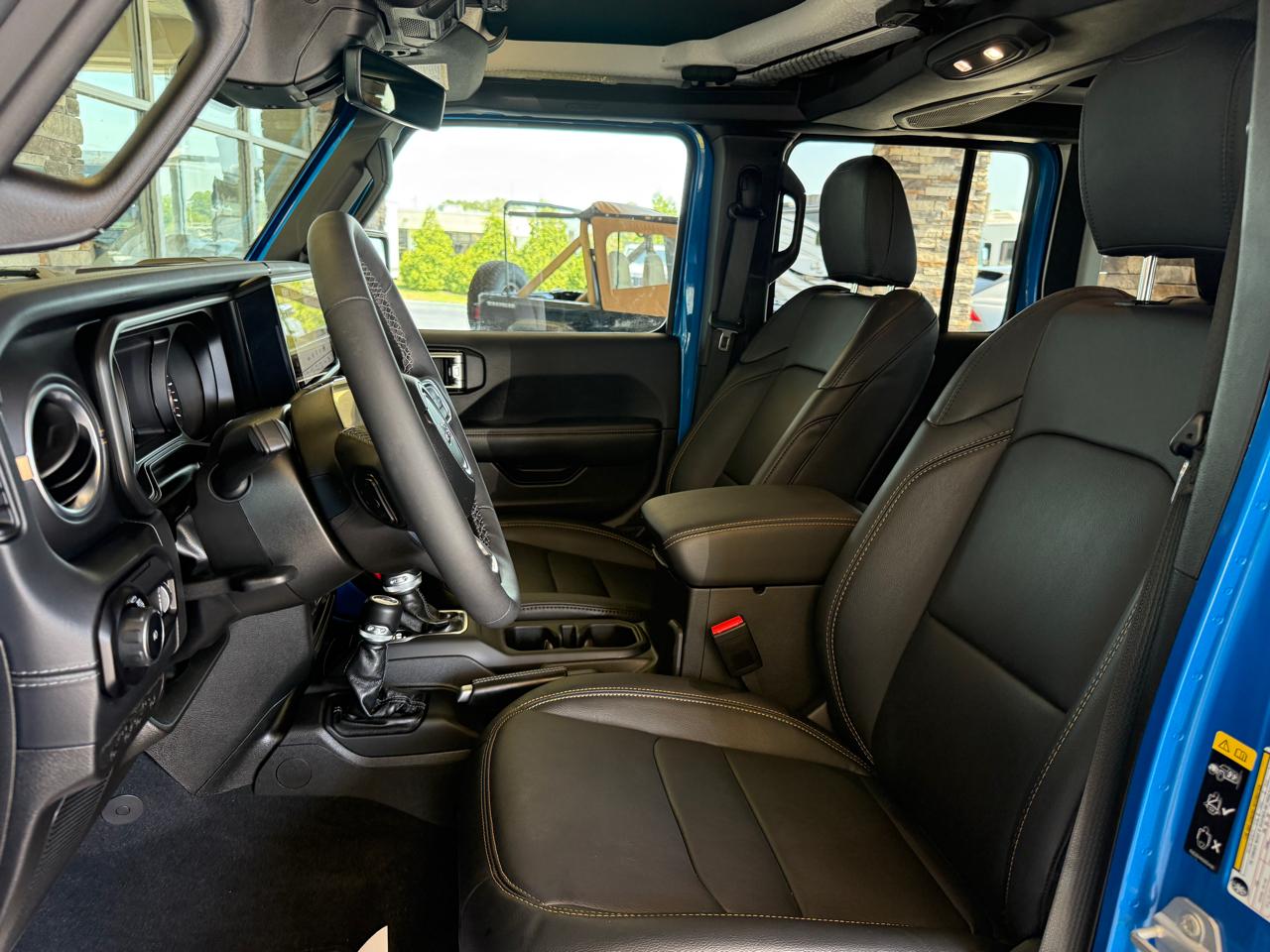 Jeep Wrangler Sahara 2025