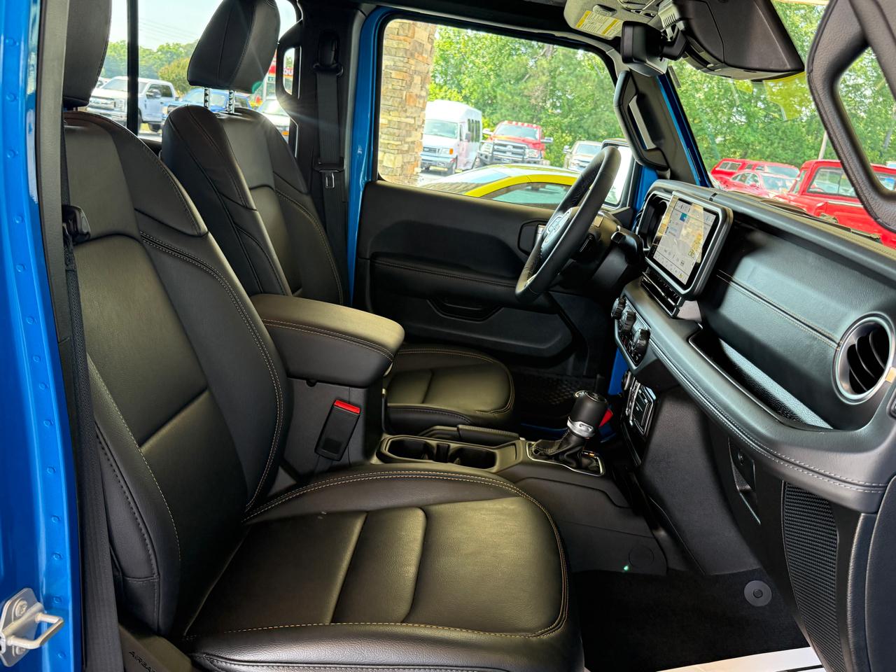 Jeep Wrangler Sahara 2025