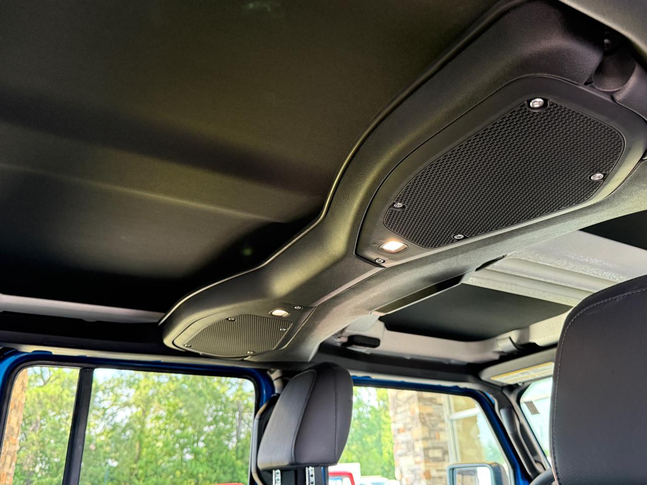 Jeep Wrangler Sahara 2025