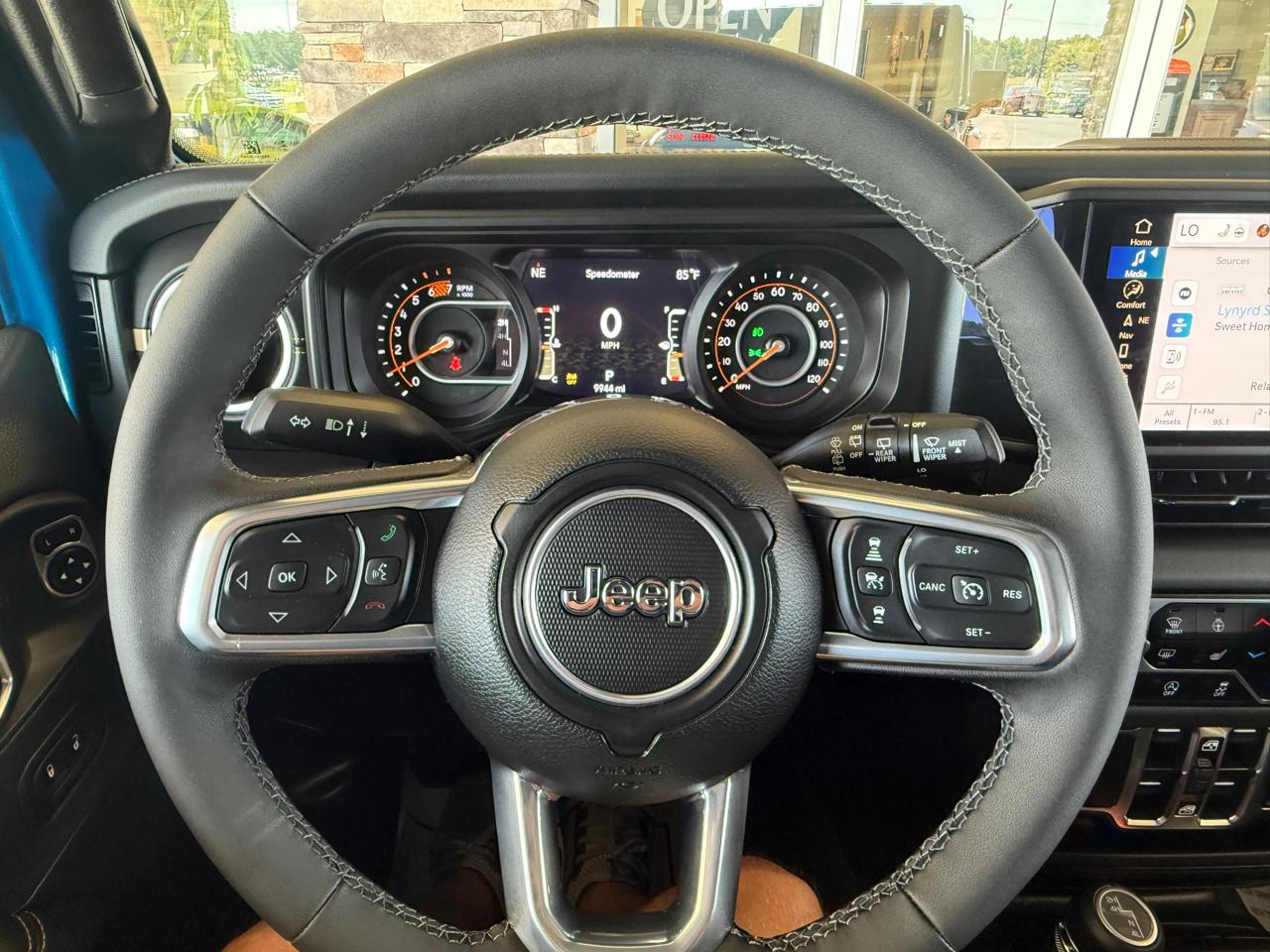 Jeep Wrangler Sahara 2025