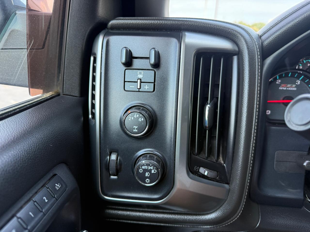 Chevrolet Silverado 2500HD LTZ Crew Cab 4WD 2015