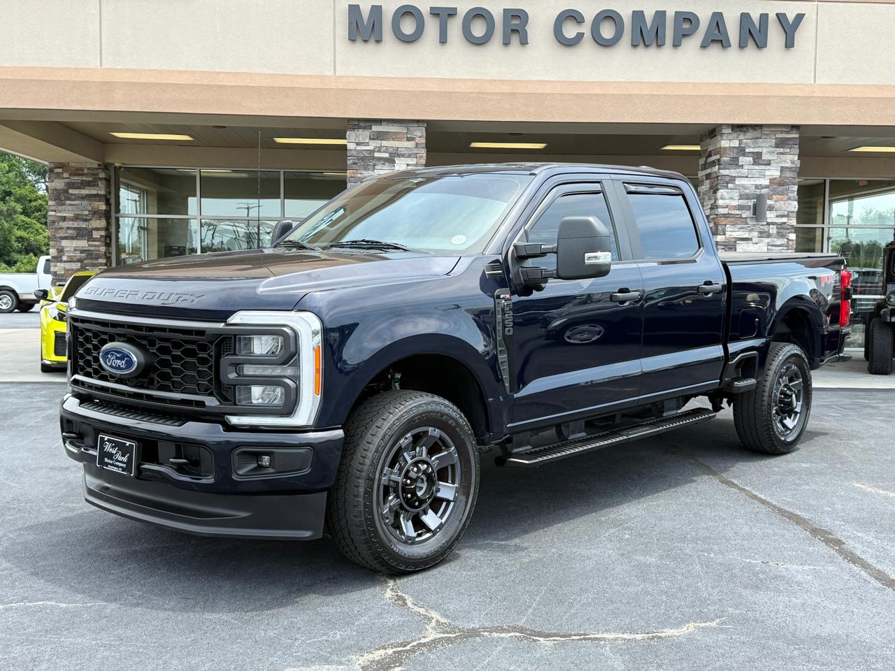 Ford F-250 SD XL Crew Cab 4WD 2023