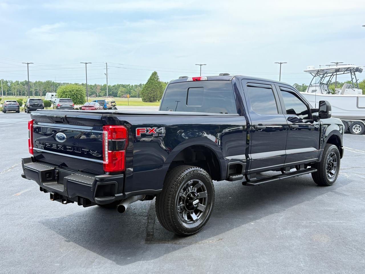 Ford F-250 SD XL Crew Cab 4WD 2023
