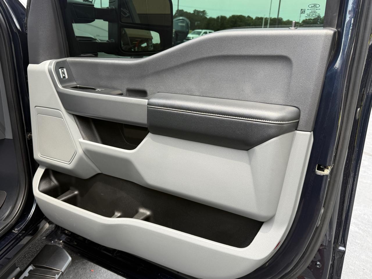 Ford F-250 SD XL Crew Cab 4WD 2023