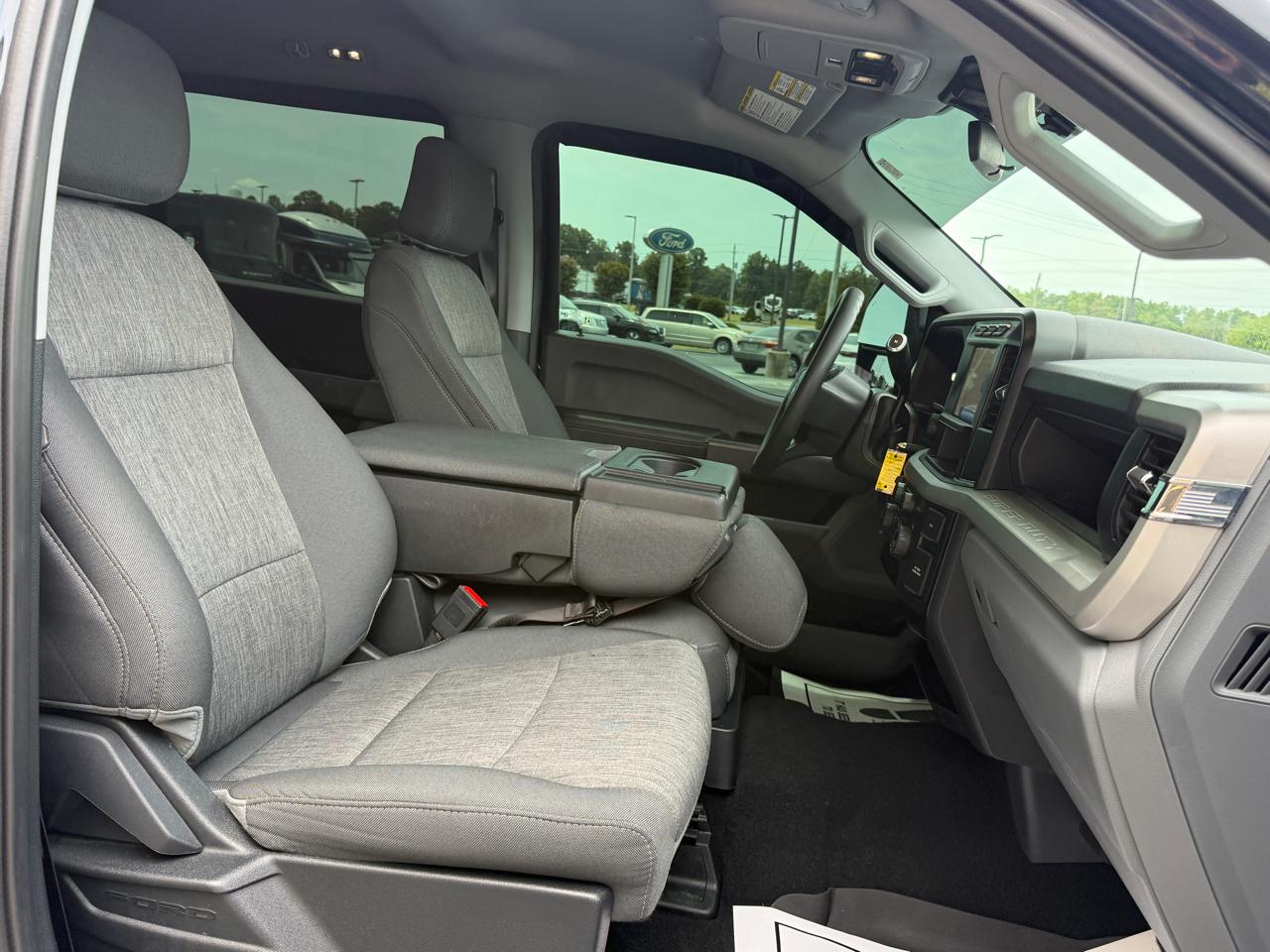 Ford F-250 SD XL Crew Cab 4WD 2023