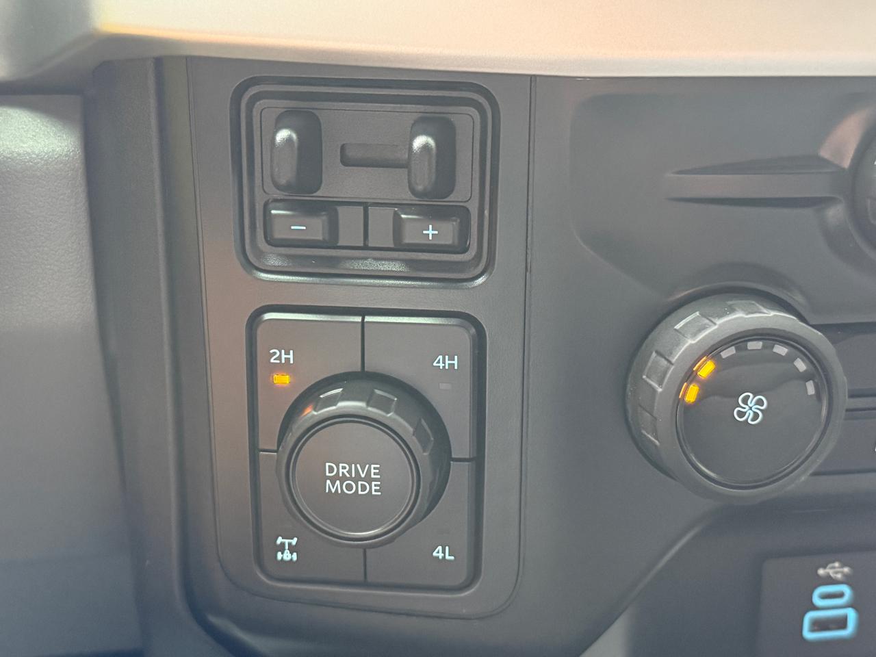 Ford F-250 SD XL Crew Cab 4WD 2023