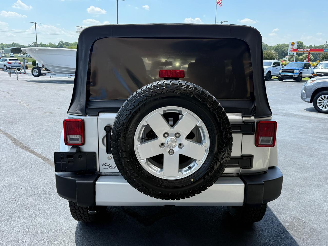 Jeep Wrangler Unlimited Sahara 4WD 2012