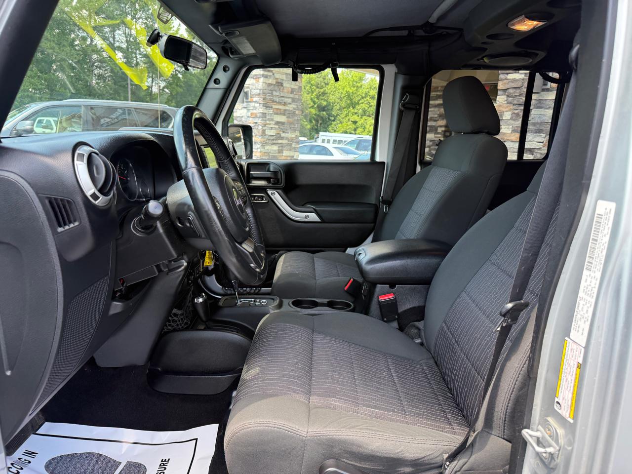 Jeep Wrangler Unlimited Sahara 4WD 2012