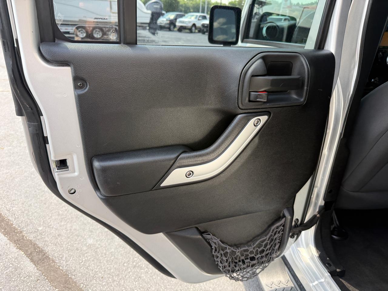 Jeep Wrangler Unlimited Sahara 4WD 2012