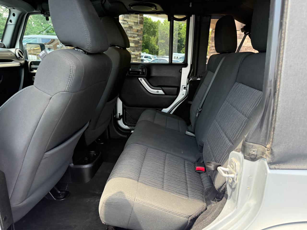 Jeep Wrangler Unlimited Sahara 4WD 2012