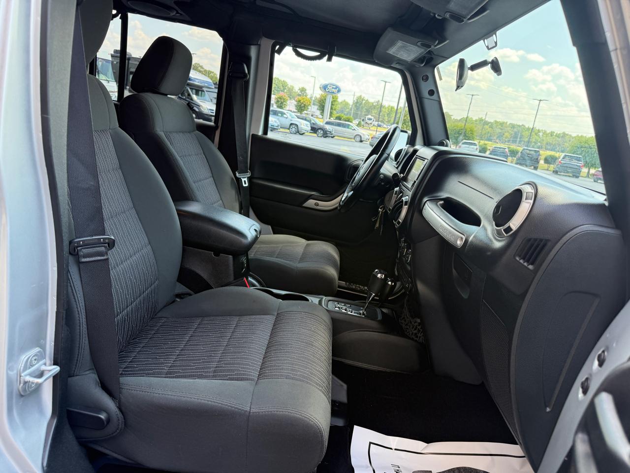 Jeep Wrangler Unlimited Sahara 4WD 2012