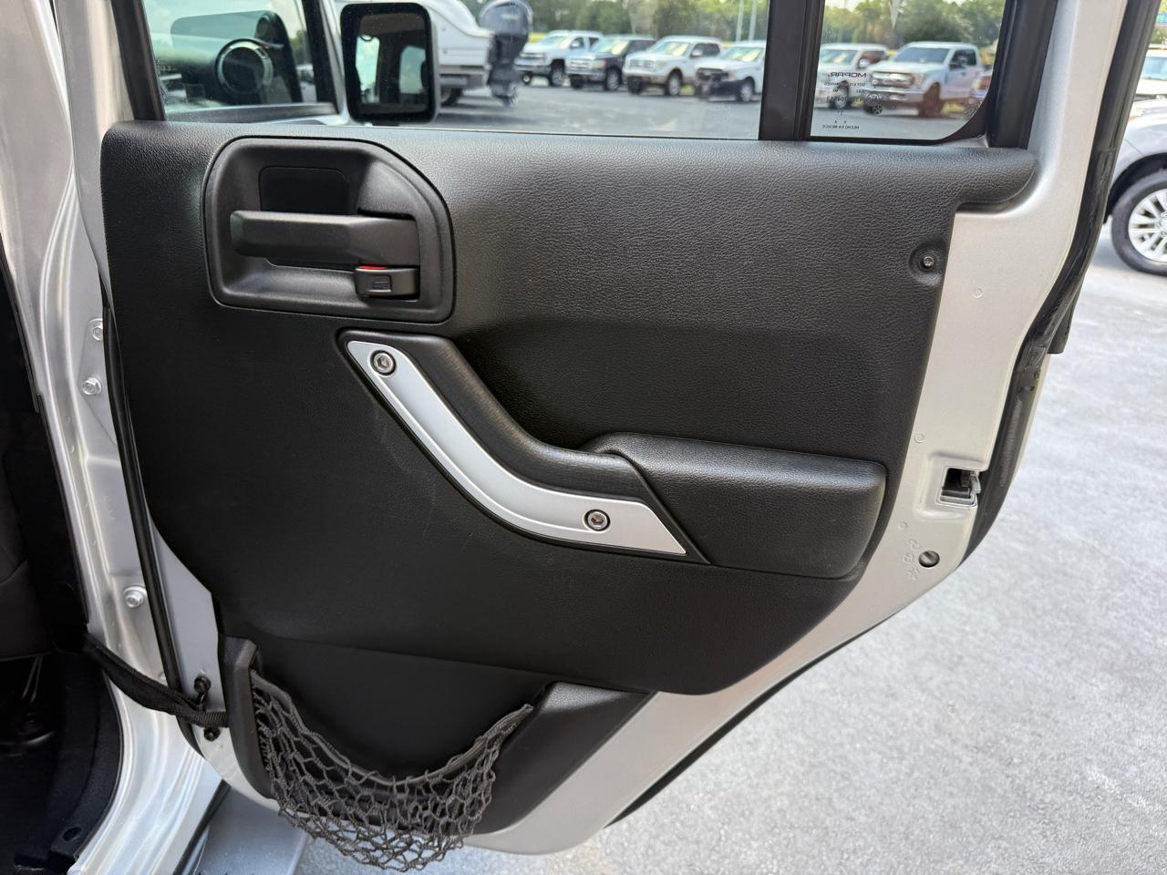 Jeep Wrangler Unlimited Sahara 4WD 2012