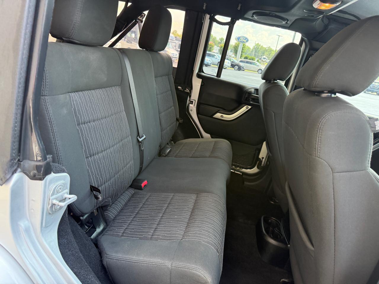 Jeep Wrangler Unlimited Sahara 4WD 2012