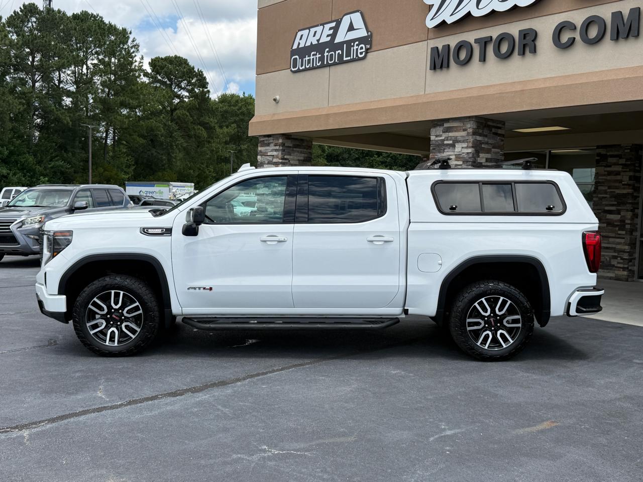 GMC Sierra 1500 AT4 Crew Cab 4WD 2023