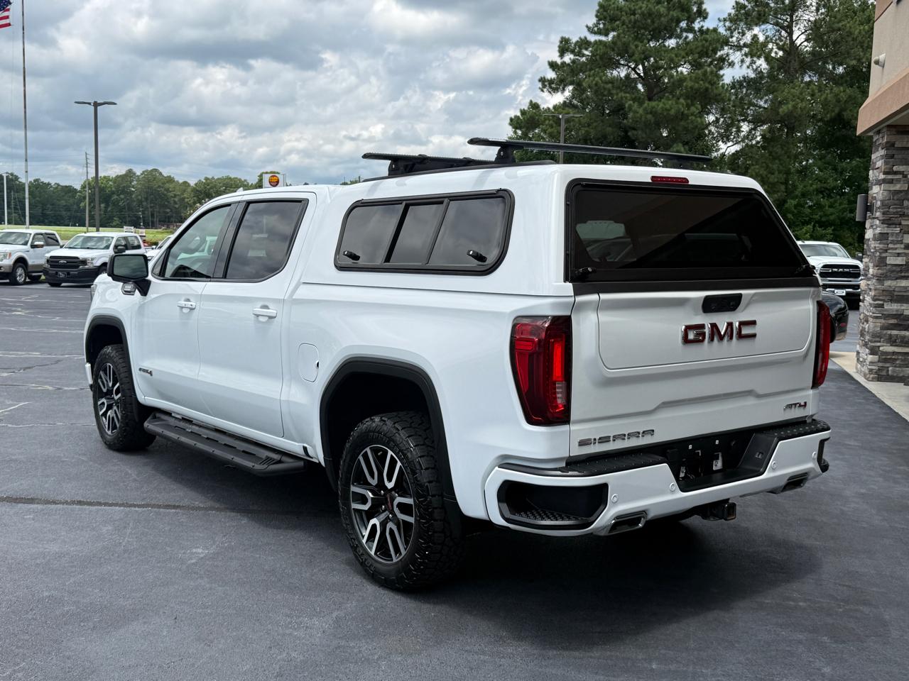 GMC Sierra 1500 AT4 Crew Cab 4WD 2023