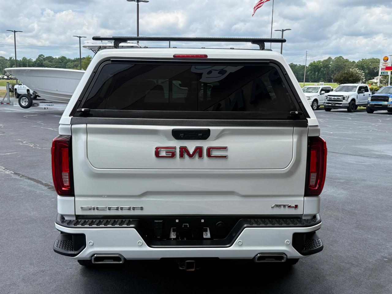 GMC Sierra 1500 AT4 Crew Cab 4WD 2023