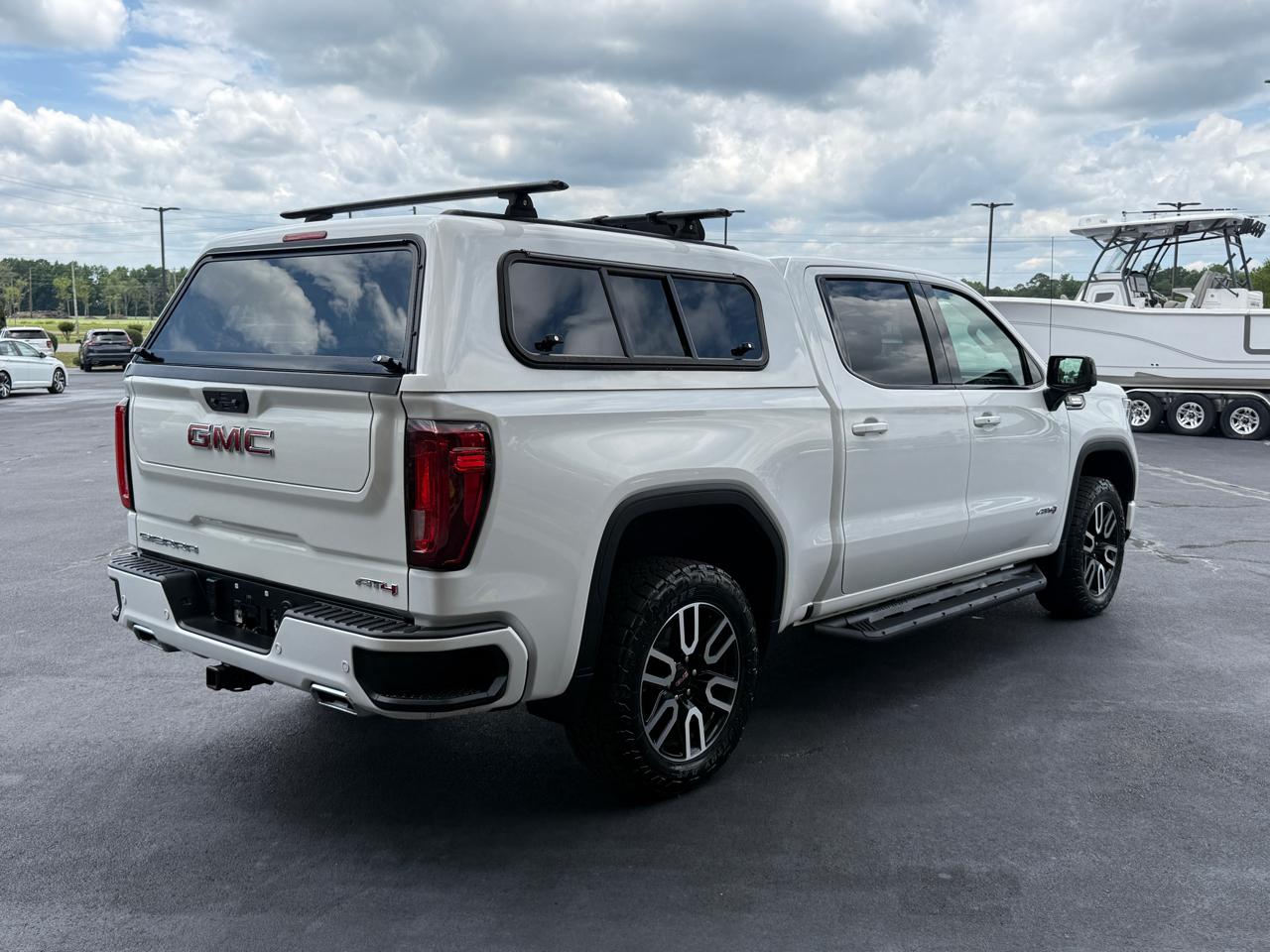 GMC Sierra 1500 AT4 Crew Cab 4WD 2023