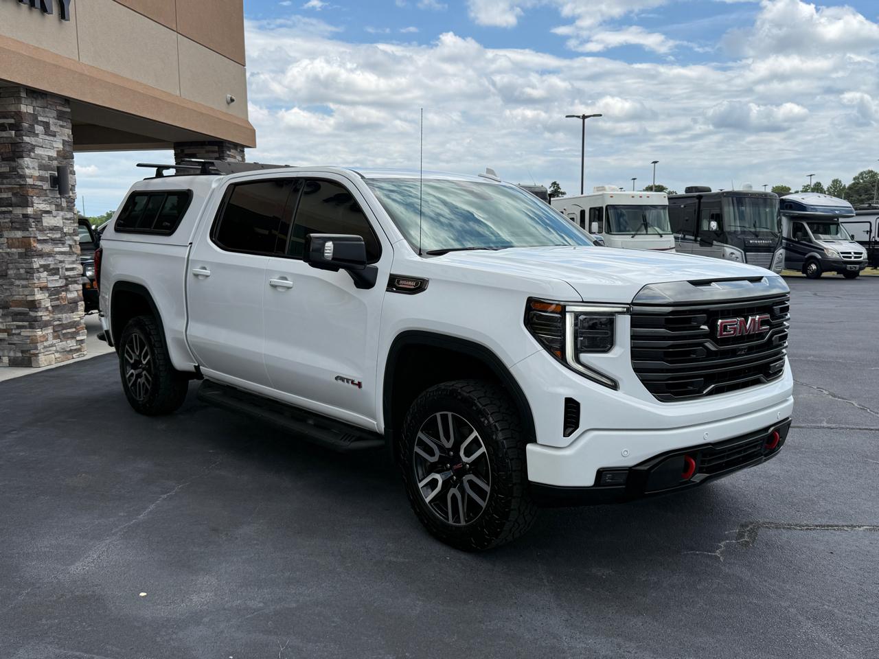 GMC Sierra 1500 AT4 Crew Cab 4WD 2023