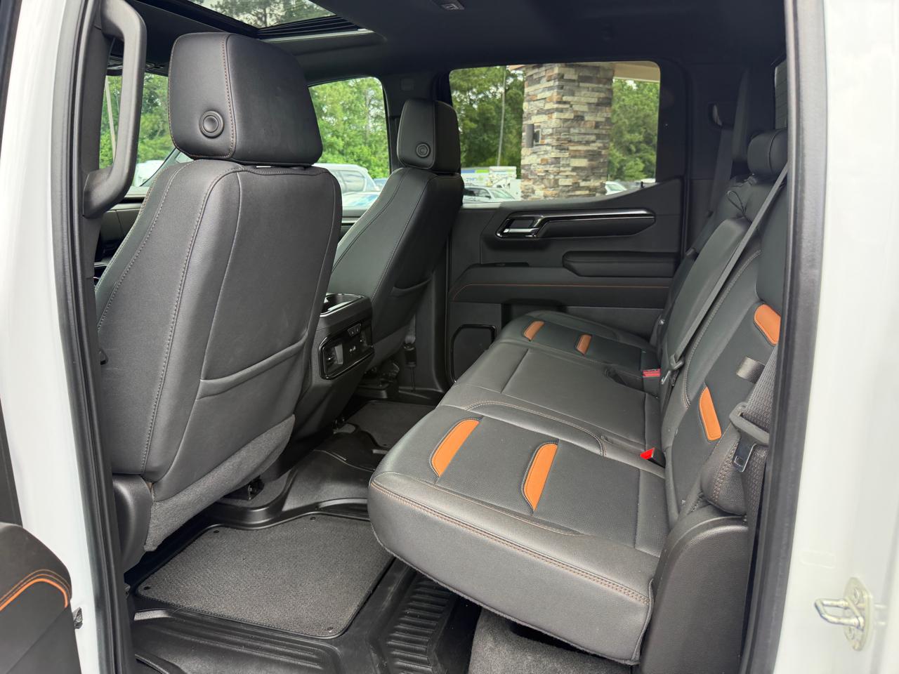 GMC Sierra 1500 AT4 Crew Cab 4WD 2023